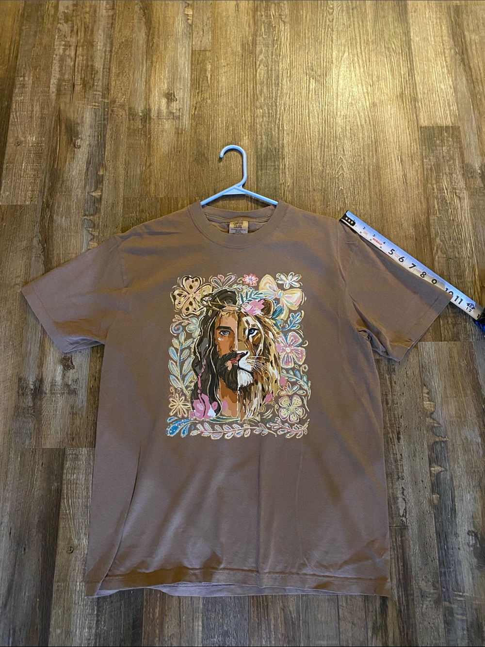 NWOT Comfort Colors Brown Short-Sleeve Tee with Lion of Judah Graphic